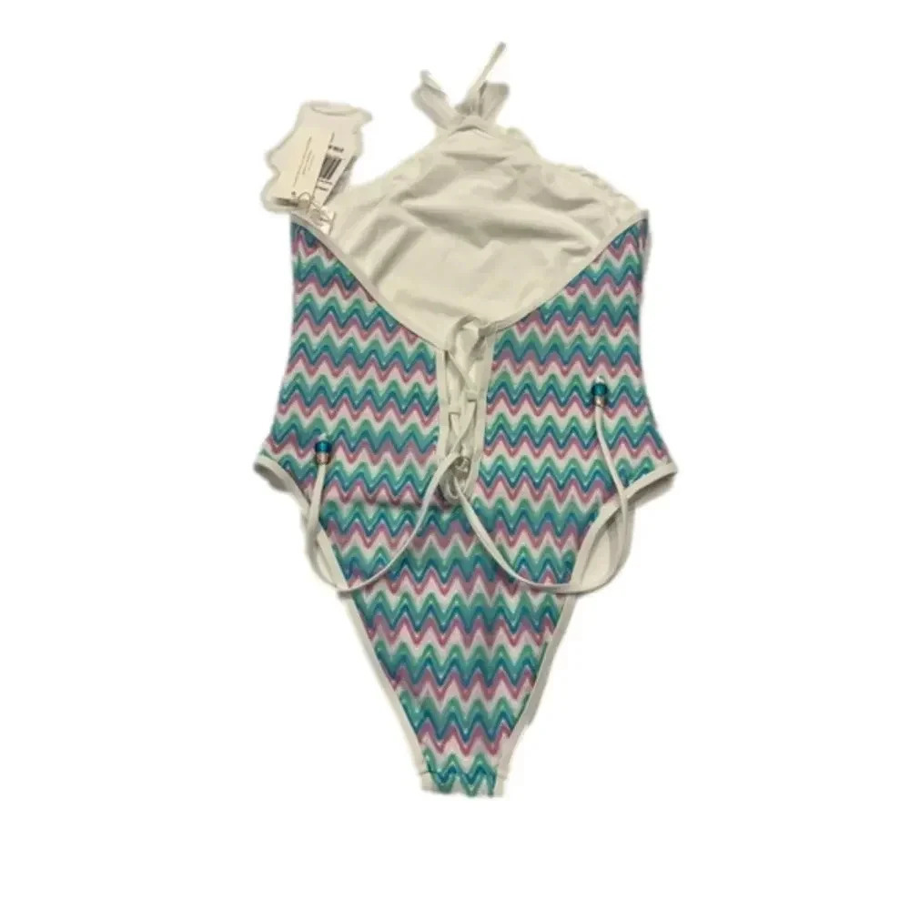 L Space Mirabella One Piece in Ombre Chevron
LSPACE Women’s Size M - Picture 9 of 11